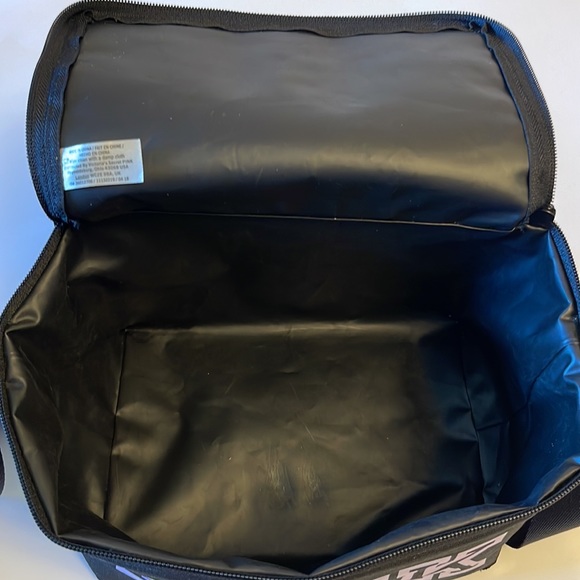 Victoria’s Secret PINK Soft Insulated Lunch Cooler - Picture 3 of 9
